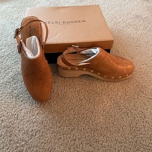 Kelsi Dagger (from Free People) size 7.5 M vegan leather mules/clogs. Cute!